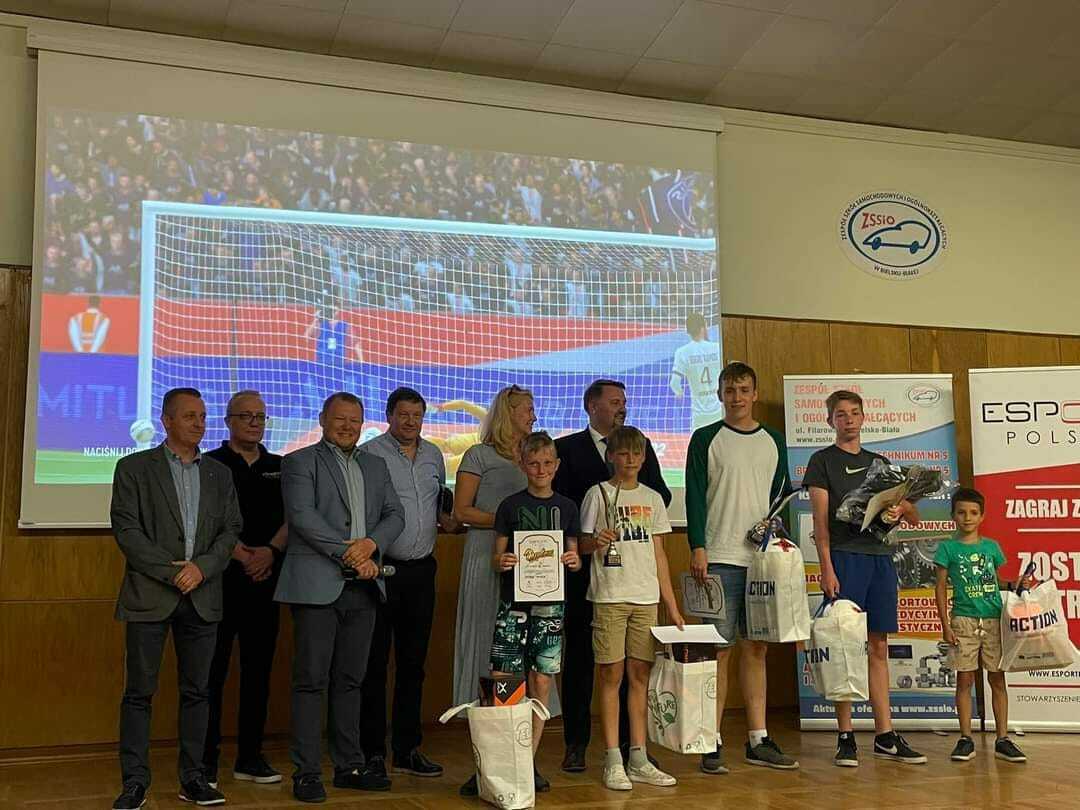 Zwycięstwo Bartosza w Turnieju FIFA’22 w Bielsku-Białej